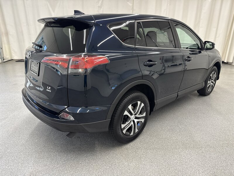 2018 Toyota RAV4 LE 6