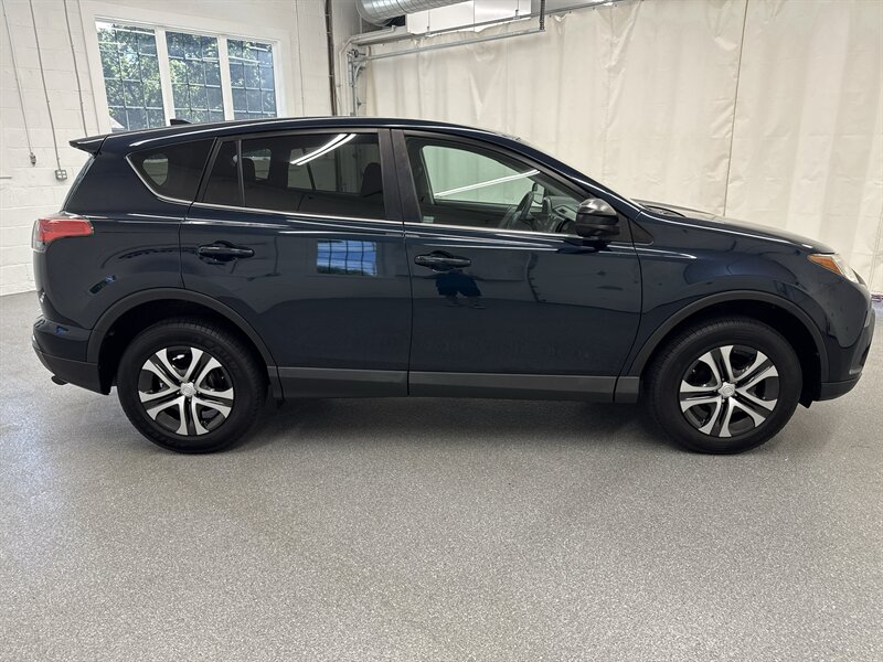 2018 Toyota RAV4 LE 5