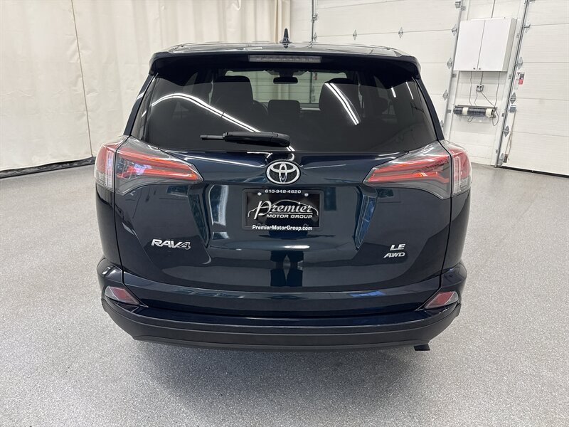 2018 Toyota RAV4 LE 7