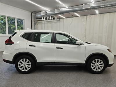 2018 Nissan Rogue SV   - Photo 4 - Spring City, PA 19475