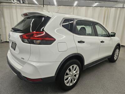 2018 Nissan Rogue SV   - Photo 3 - Spring City, PA 19475