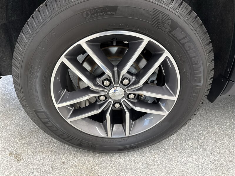 2017 Jeep Grand Cherokee Limited 18