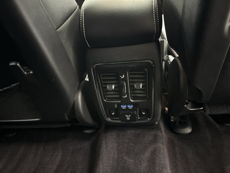 2017 Jeep Grand Cherokee Limited 16