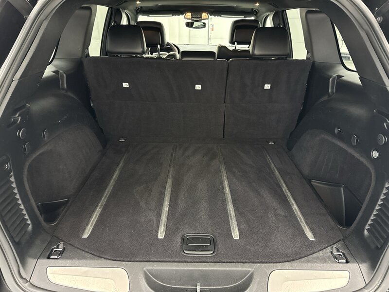 2017 Jeep Grand Cherokee Limited 17