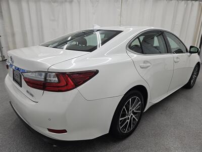 2017 Lexus ES 350   - Photo 5 - Spring City, PA 19475