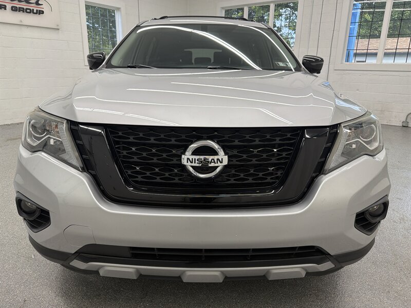 2020 Nissan Pathfinder SL  