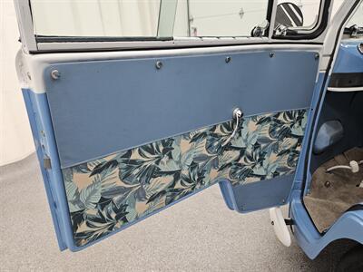 1961 Volkswagen Bus/Vanagon Kombi Re-creation   - Photo 14 - Spring City, PA 19475
