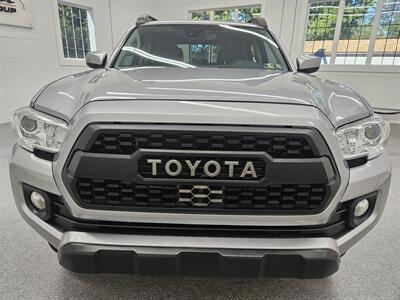 2020 Toyota Tacoma SR5 V6   - Photo 2 - Spring City, PA 19475