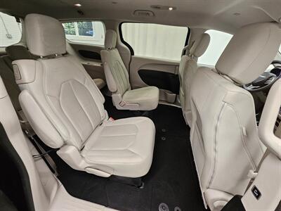 2017 Chrysler Pacifica Touring   - Photo 14 - Spring City, PA 19475