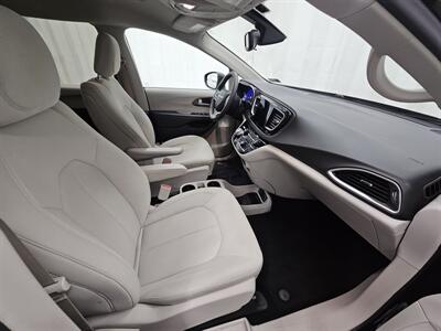 2017 Chrysler Pacifica Touring   - Photo 13 - Spring City, PA 19475