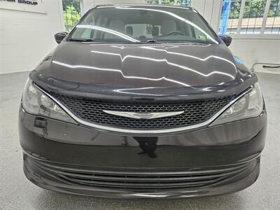 2017 Chrysler Pacifica Touring   - Photo 2 - Spring City, PA 19475