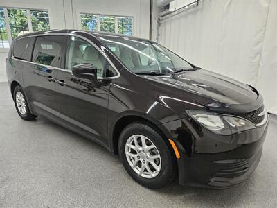 2017 Chrysler Pacifica Touring   - Photo 3 - Spring City, PA 19475