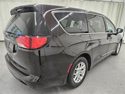 2017 Chrysler Pacifica Touring   - Photo 5 - Spring City, PA 19475