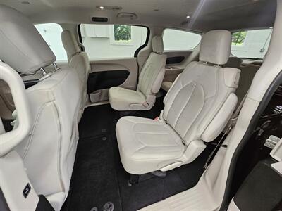 2017 Chrysler Pacifica Touring   - Photo 12 - Spring City, PA 19475