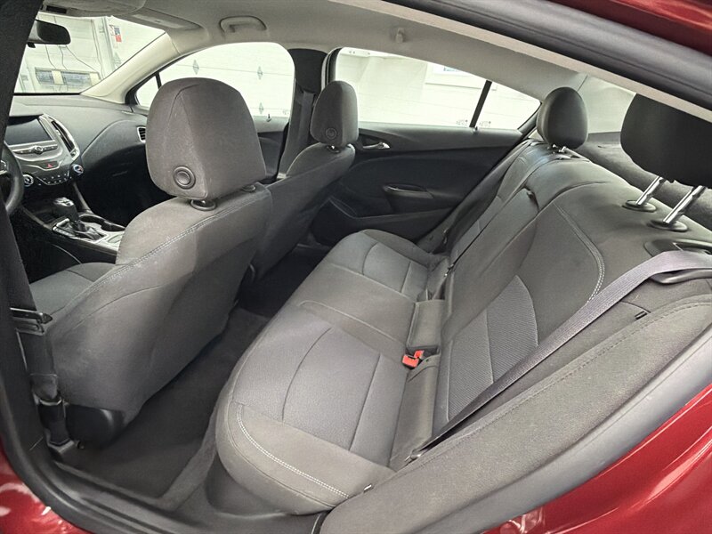 2017 Chevrolet Cruze LT Auto 12
