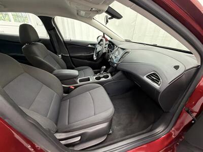 2017 Chevrolet Cruze LT Auto   - Photo 13 - Spring City, PA 19475