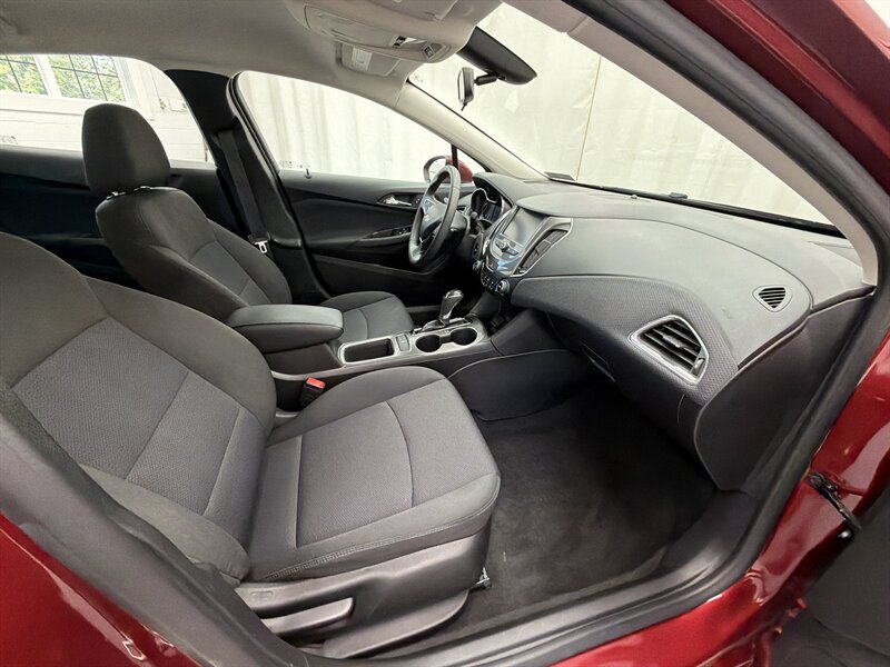 2017 Chevrolet Cruze LT Auto 13