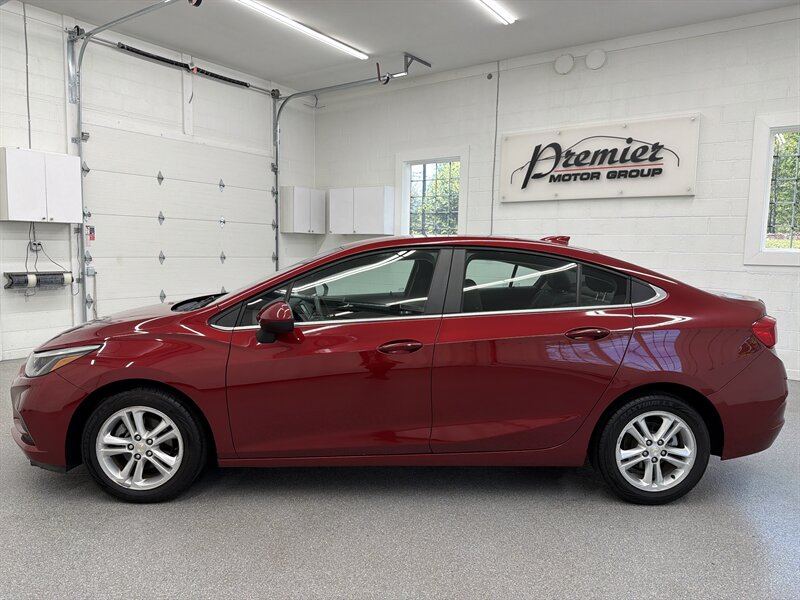 2017 Chevrolet Cruze LT Auto 8