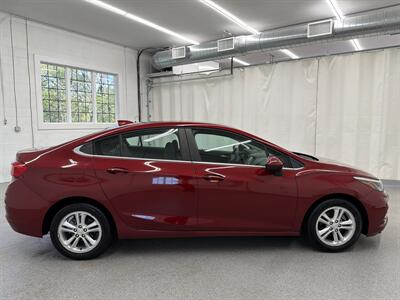 2017 Chevrolet Cruze LT Auto   - Photo 4 - Spring City, PA 19475