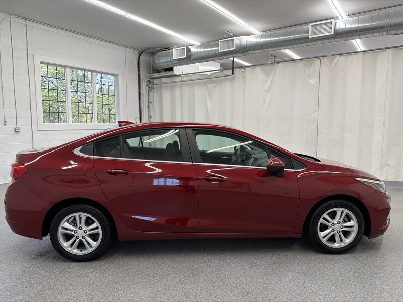 2017 Chevrolet Cruze LT Auto 4