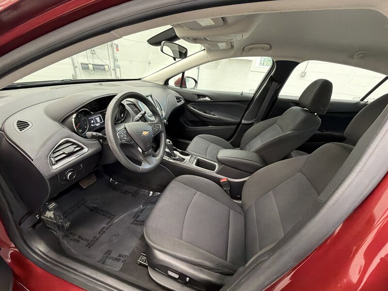 2017 Chevrolet Cruze LT Auto 10
