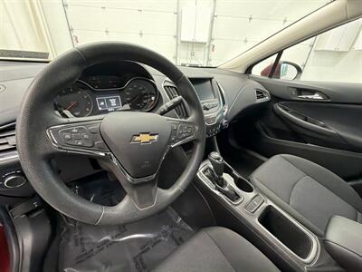 2017 Chevrolet Cruze LT Auto   - Photo 11 - Spring City, PA 19475