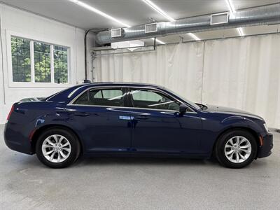 2015 Chrysler 300 Series Limited - Photo 4 - Spring City, PA 19475