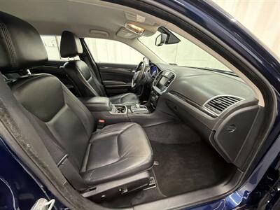 2015 Chrysler 300 Series Limited - Photo 13 - Spring City, PA 19475