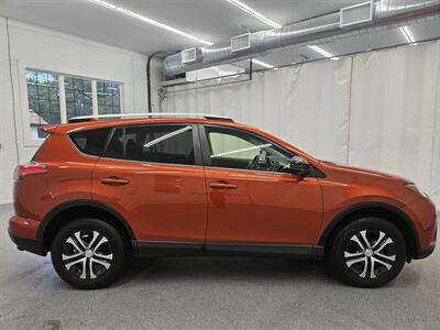 2016 Toyota RAV4 LE   - Photo 4 - Spring City, PA 19475