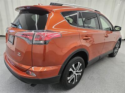 2016 Toyota RAV4 LE   - Photo 5 - Spring City, PA 19475