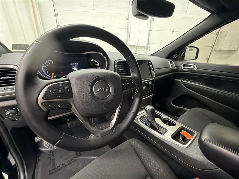 2019 Jeep Grand Cherokee Laredo E 11