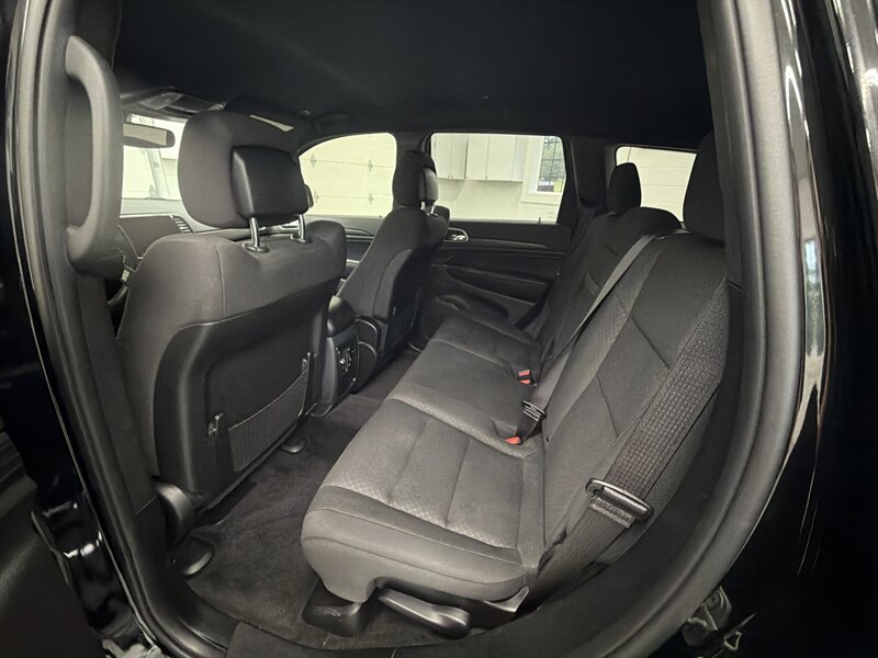 2019 Jeep Grand Cherokee Laredo E 12