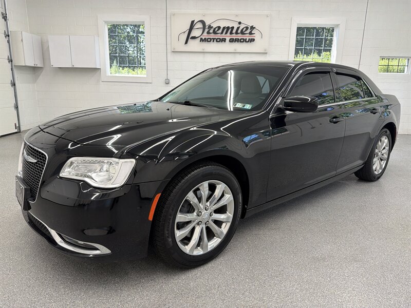2017 Chrysler 300 Series Limited 1