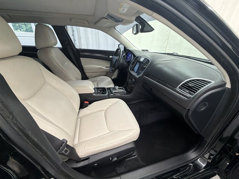2017 Chrysler 300 Series Limited 13
