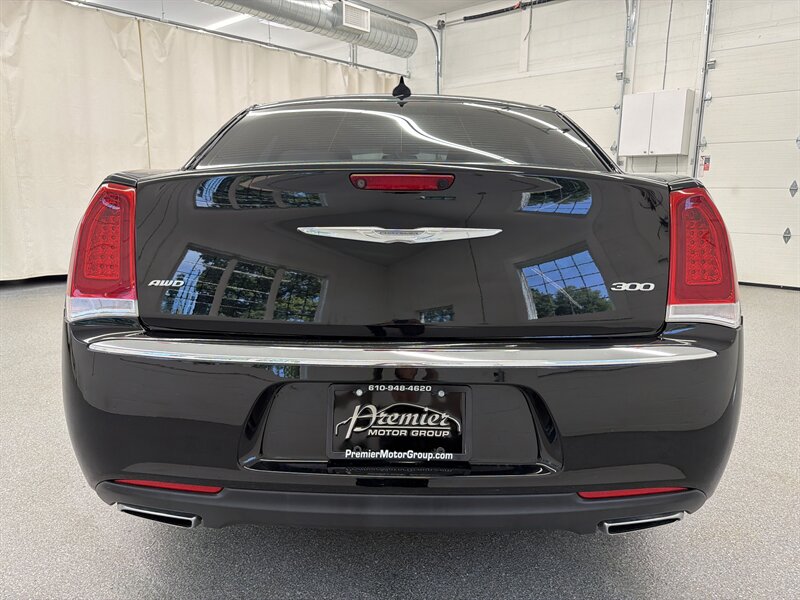 2017 Chrysler 300 Series Limited 6
