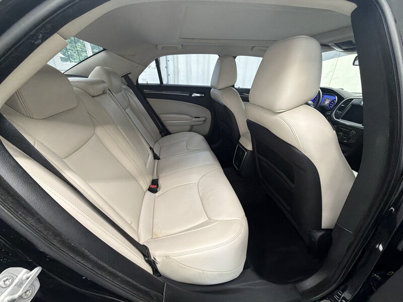 2017 Chrysler 300 Series Limited 14