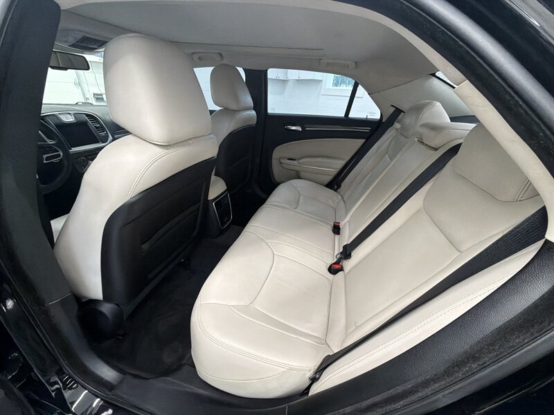 2017 Chrysler 300 Series Limited 12