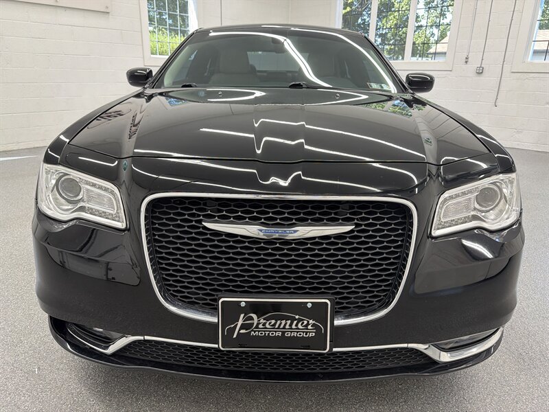 2017 Chrysler 300 Series Limited 2