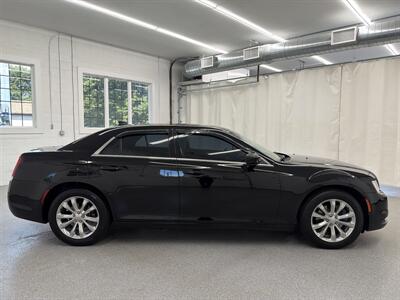 2017 Chrysler 300 Series Limited - Photo 4 - Spring City, PA 19475