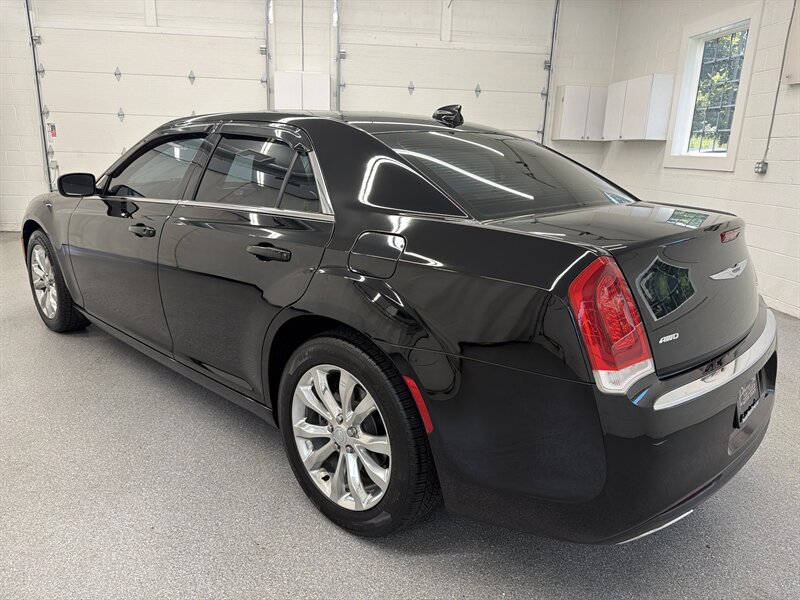 2017 Chrysler 300 Series Limited 7