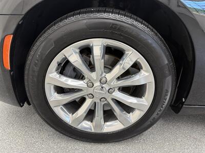2017 Chrysler 300 Series Limited - Photo 16 - Spring City, PA 19475