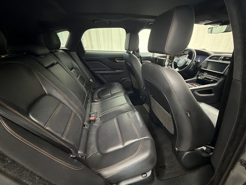 2019 Jaguar F-PACE 30t Prestige 13