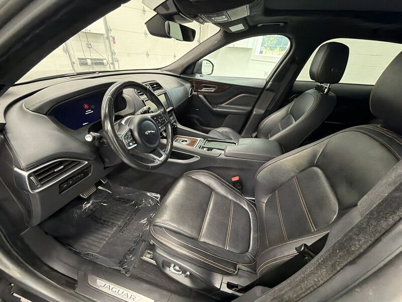 2019 Jaguar F-PACE 30t Prestige 9