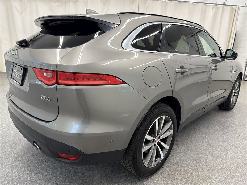 2019 Jaguar F-PACE 30t Prestige 5