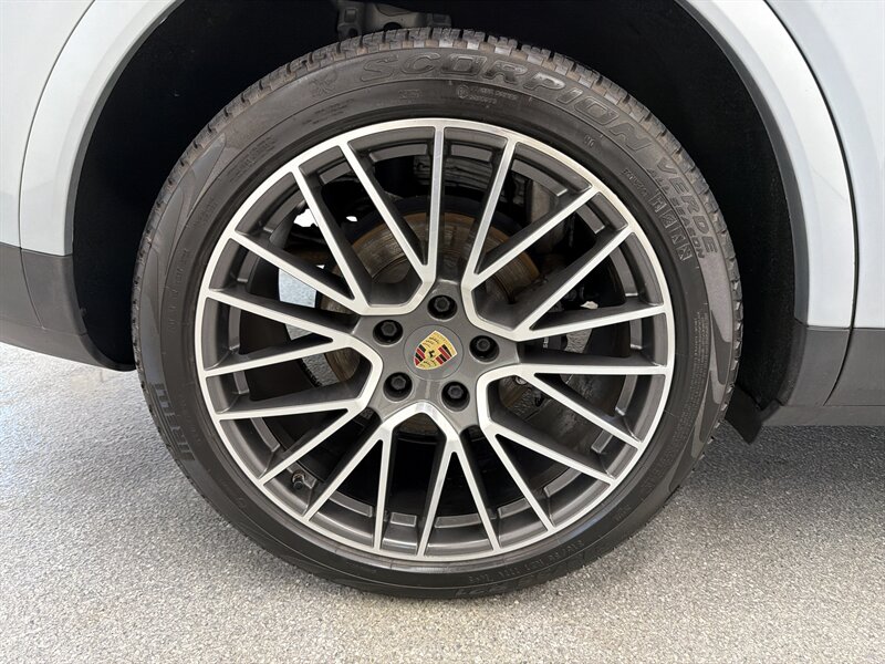 2020 Porsche Cayenne 16