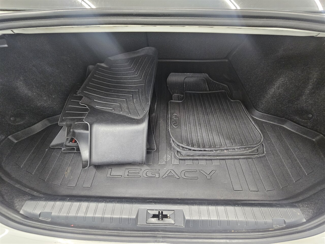 2015 Subaru Legacy 2.5i Limited   - Photo 14 - Spring City, PA 19475