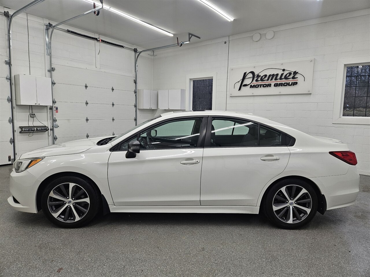 2015 Subaru Legacy 2.5i Limited   - Photo 8 - Spring City, PA 19475