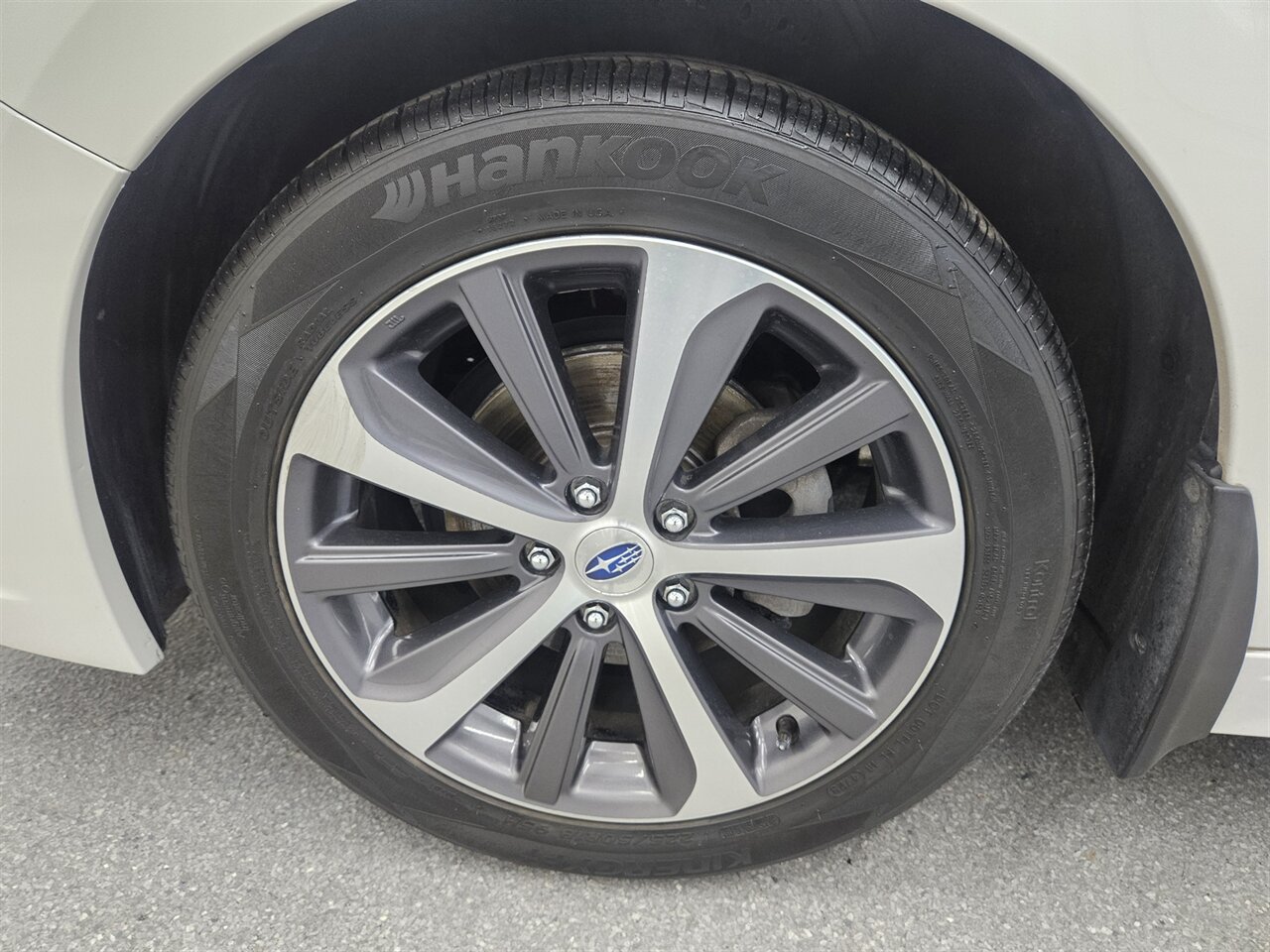2015 Subaru Legacy 2.5i Limited   - Photo 16 - Spring City, PA 19475