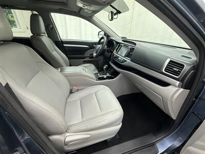 2016 Toyota Highlander XLE - Photo 13 - Spring City, PA 19475