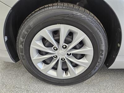 2015 Toyota Camry LE   - Photo 16 - Spring City, PA 19475